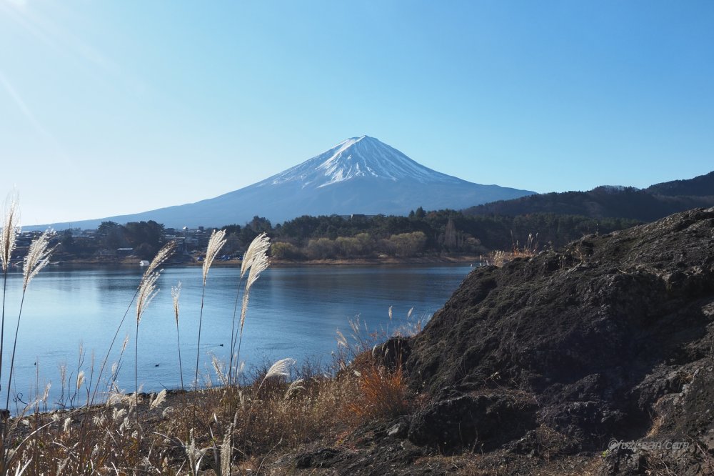 クリックで拡大表示<河口湖留守ヶからの富士山(09:17)>