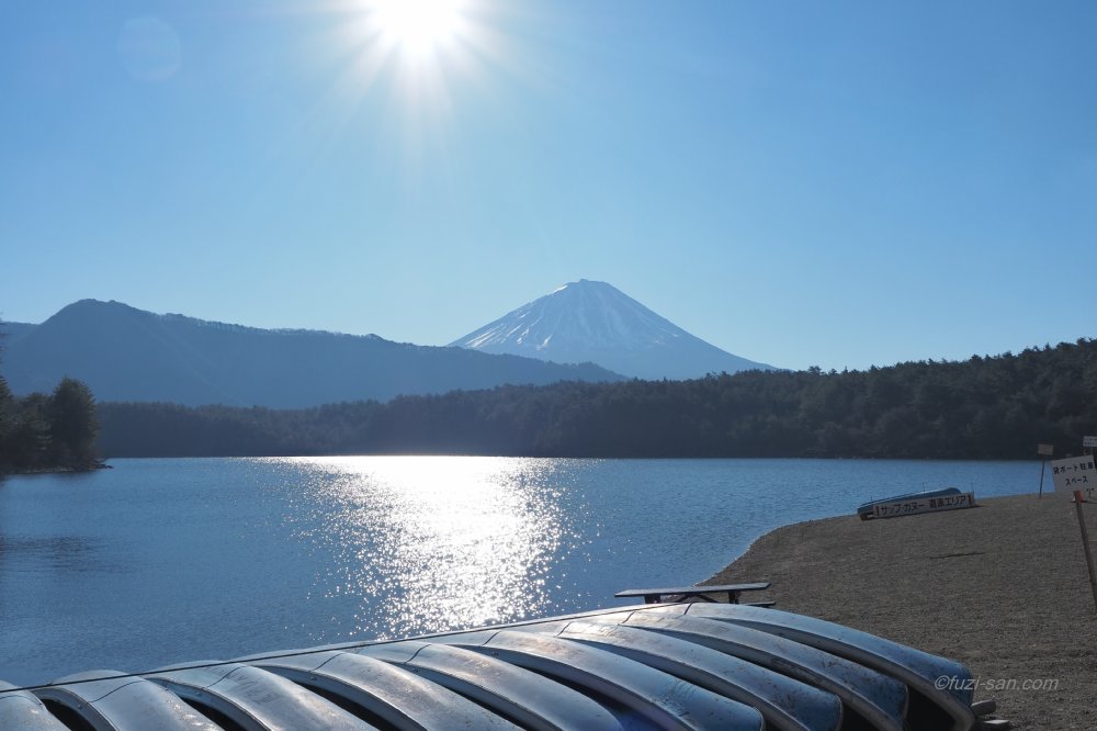 クリックで拡大表示<西湖根場ヶ浜からの富士山(09:33)>