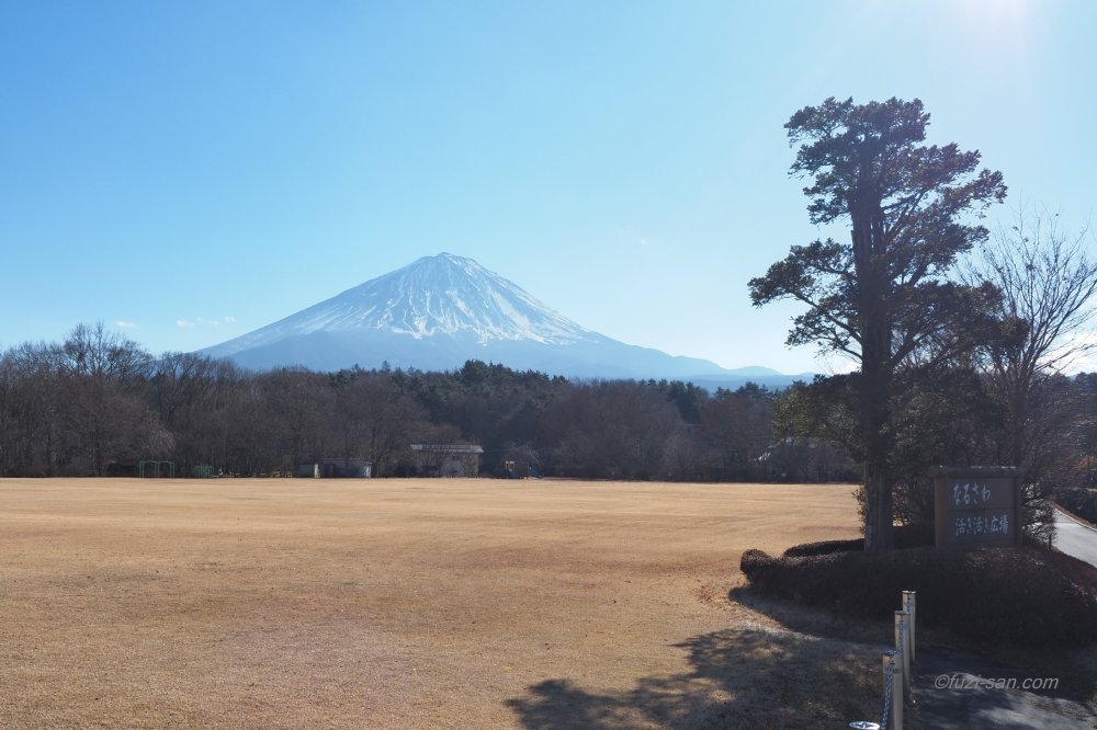 クリックで拡大表示<なるさわ活き活き広場からの富士山(12:37)>